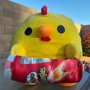 Zuru Snackables Dani Chicken With Pringles plush